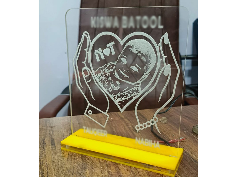 Laser Cut 3D Illusion Lamp Father and Mother Hands Holding Newborn Baby with Heart