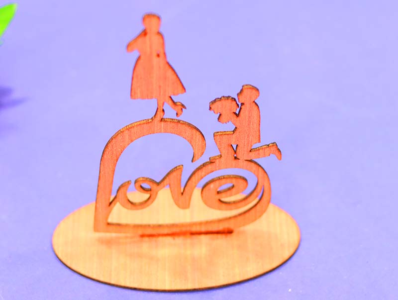 Laser Cut Happy Valentine Day Decor Love Stand with Couple 3mm Vector File