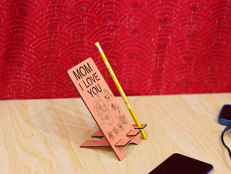 Laser Cut Mobile Stand I Love MOM Desk Phone Holder with Pencil Stand 3mm Free Vector