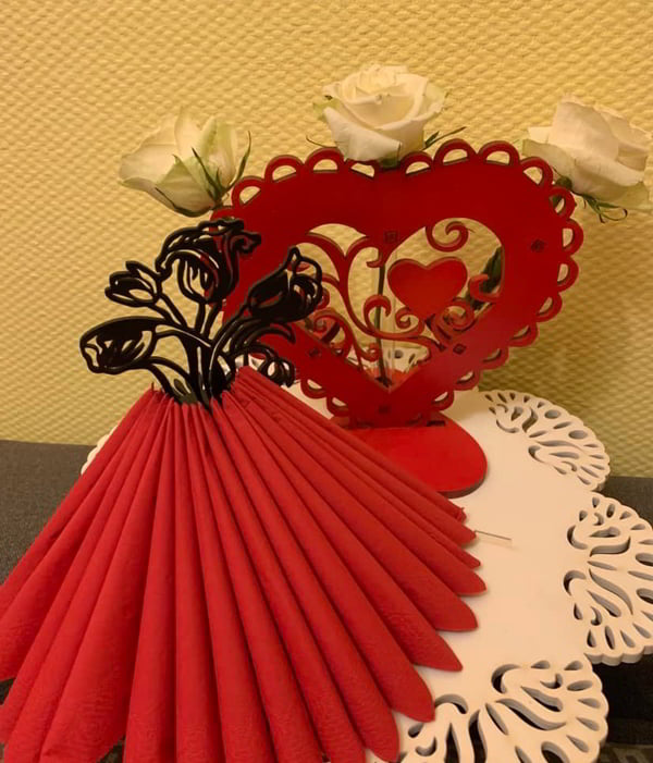 Laser Cut Flowers with Heart Napkin Holder CDR File