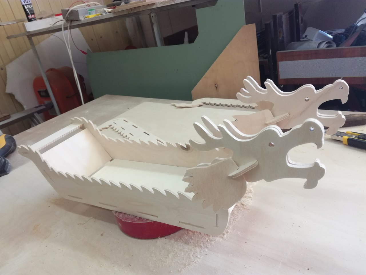 Laser Cut Tray For Sushi Chinese Dragon Boat 4mm free CDR Vectors File