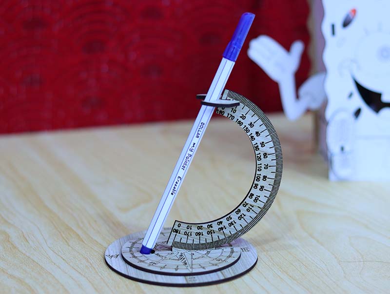 Laser Cut Wooden Compass Pen Holder Decorative Office Desk Pen Stand 3mm Free Vector